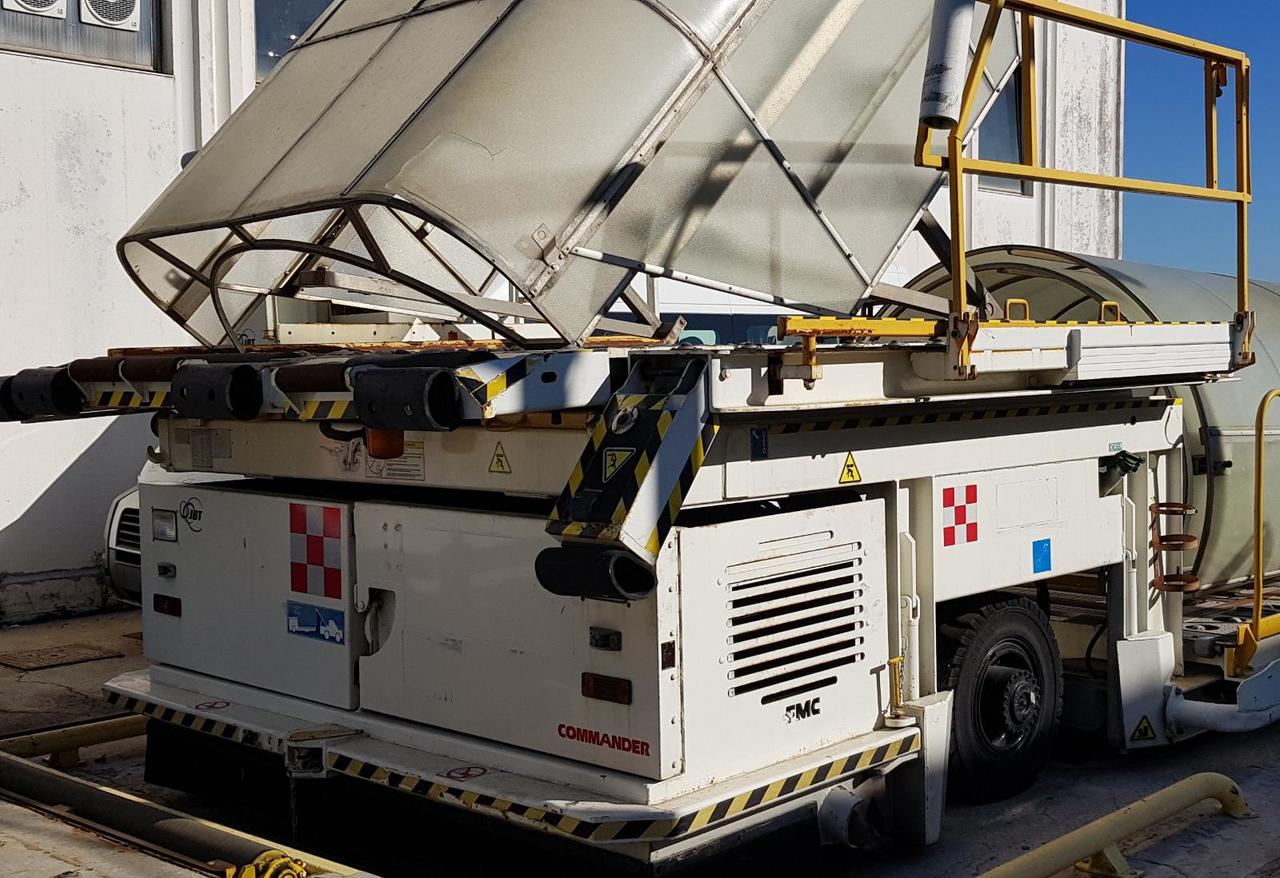 FMC loader Commander 15 Wide - محملات الحاويات والمنصات النقالة: صورة 1 FMC loader Commander 15 Wide - محملات الحاويات والمنصات النقالة: صورة 1