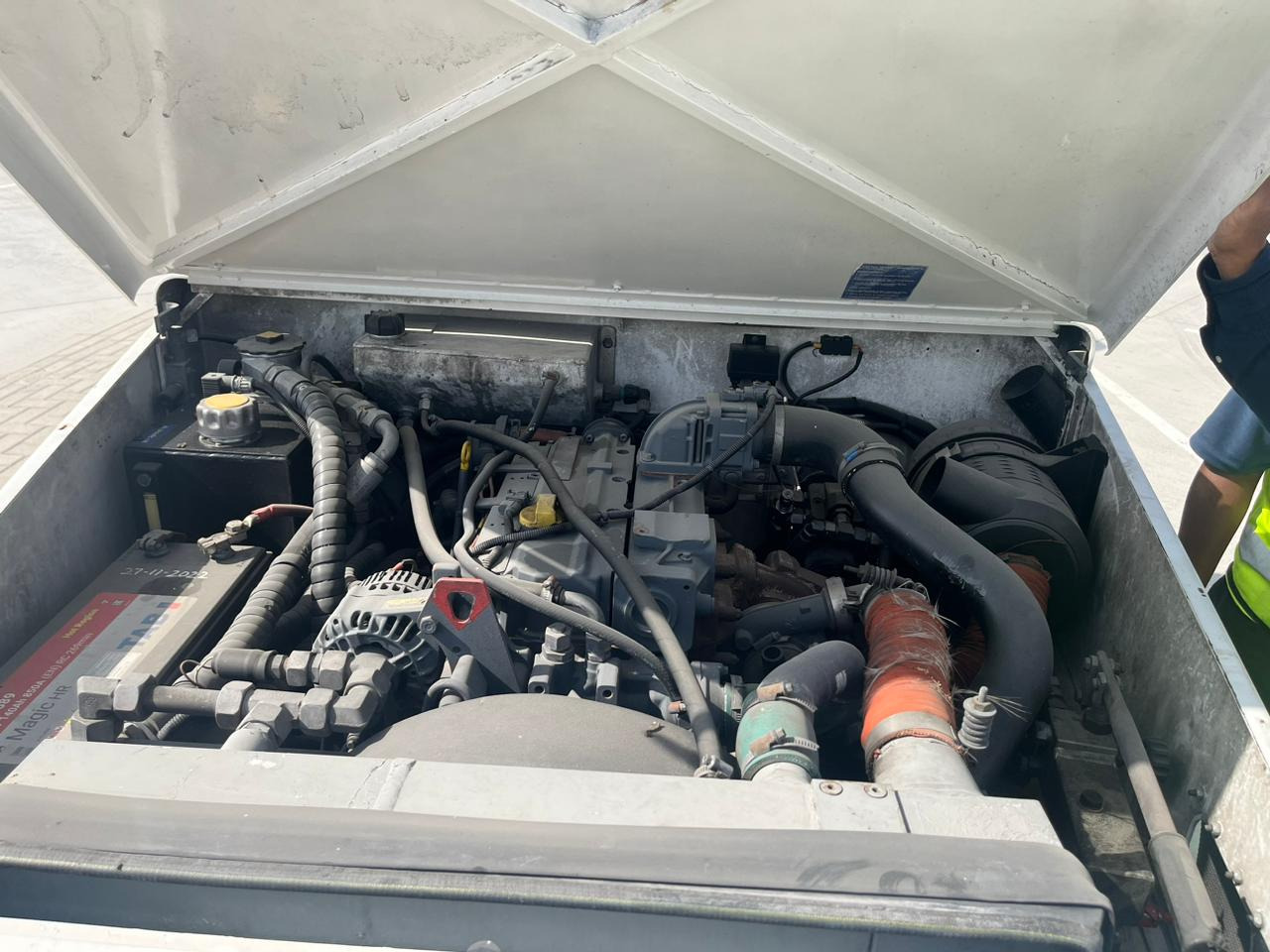 Schopf Rofan ZDi Diesel Tractor 8Tons - جرارات الطائرات: صورة 5 Schopf Rofan ZDi Diesel Tractor 8Tons - جرارات الطائرات: صورة 5