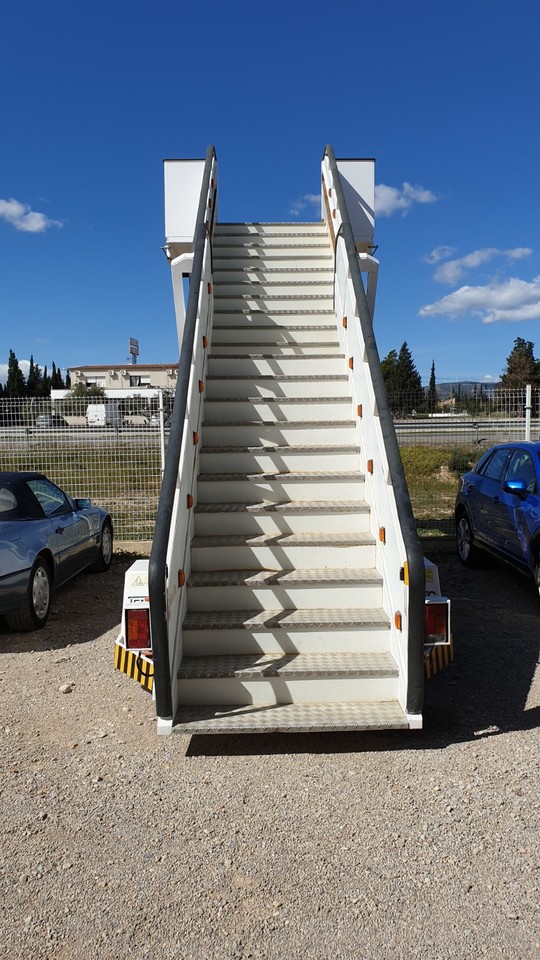 TEMG Pax Stairs TG2244 - سلالم الطائرة: صورة 5 TEMG Pax Stairs TG2244 - سلالم الطائرة: صورة 5