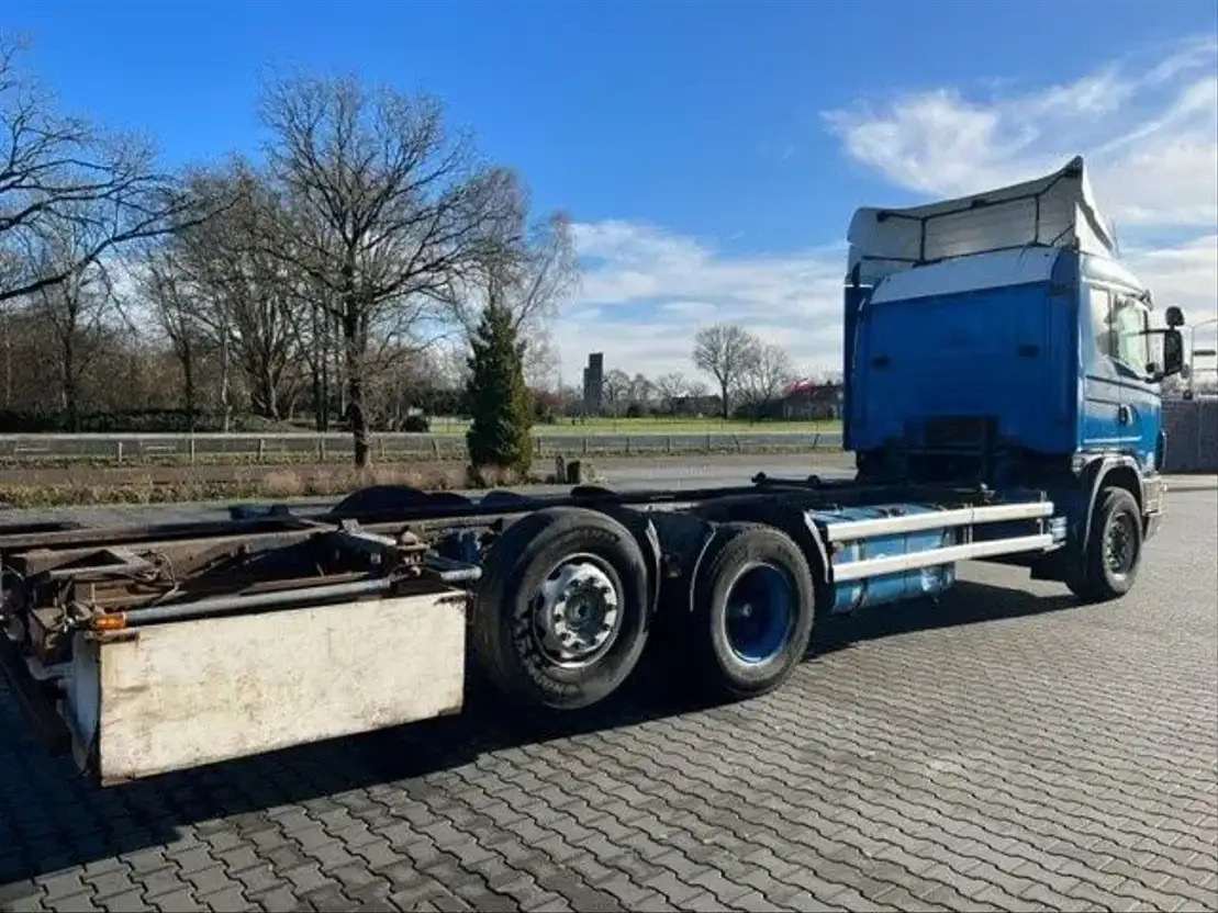 Scania R114-340 .340 - شاحنة بهيكل معدني للمقصورة: صورة 4 Scania R114-340 .340 - شاحنة بهيكل معدني للمقصورة: صورة 4