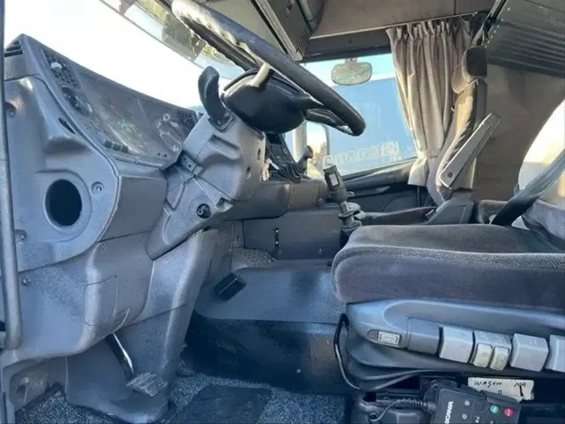 Scania R114-340 .340 - شاحنة بهيكل معدني للمقصورة: صورة 5 Scania R114-340 .340 - شاحنة بهيكل معدني للمقصورة: صورة 5