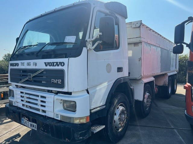 Volvo FM 12 FM12 8x4 - شاحنة قلاب: صورة 1 Volvo FM 12 FM12 8x4 - شاحنة قلاب: صورة 1