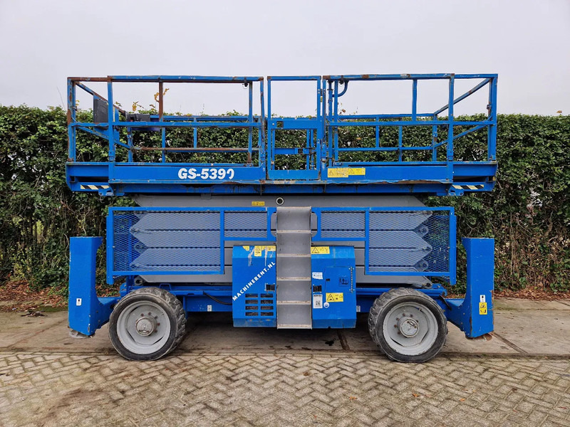 Genie GS-5390 (18 mtr werkhoogte) - مرفاع مقصي: صورة 1 Genie GS-5390 (18 mtr werkhoogte) - مرفاع مقصي: صورة 1