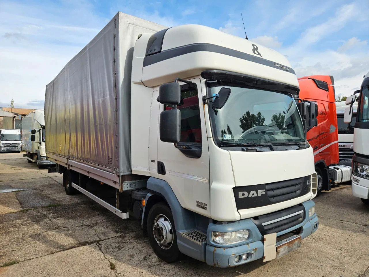 DAF LF 45.180 EEV - More units in stock! - شاحنة مغلقة بستائر جانبية: صورة 3 DAF LF 45.180 EEV - More units in stock! - شاحنة مغلقة بستائر جانبية: صورة 3