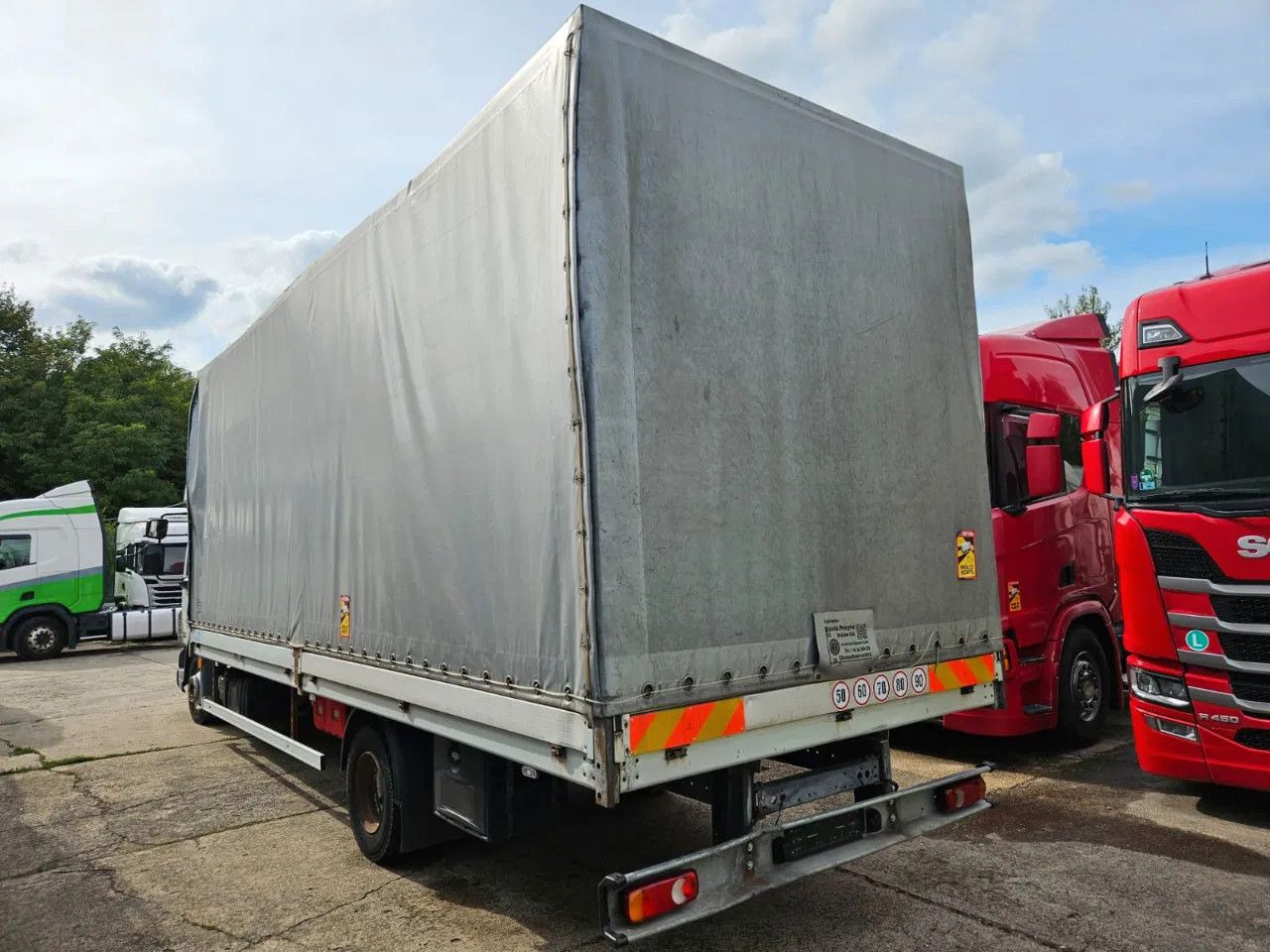 DAF LF 45.180 EEV - More units in stock! - شاحنة مغلقة بستائر جانبية: صورة 4 DAF LF 45.180 EEV - More units in stock! - شاحنة مغلقة بستائر جانبية: صورة 4