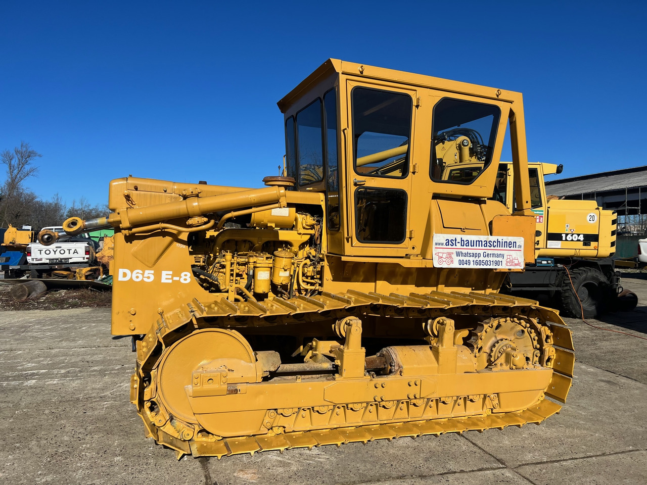 KOMATSU D65-E - بلدوزر: صورة 1 KOMATSU D65-E - بلدوزر: صورة 1