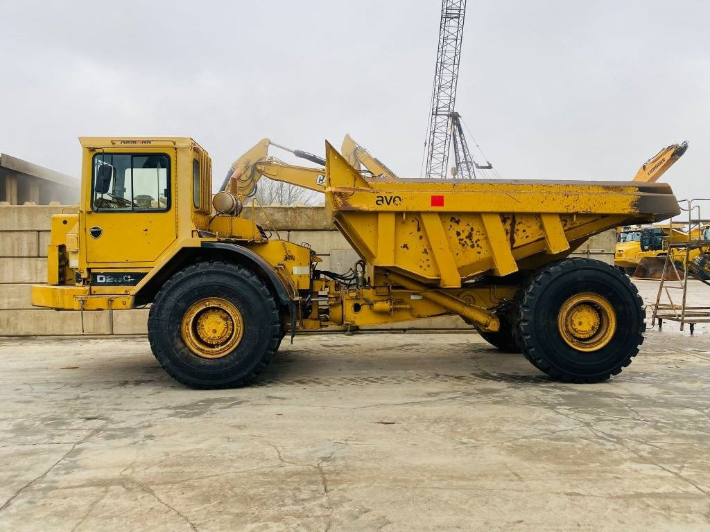 CAT D 25 C - شاحنة مفصلية: صورة 1 CAT D 25 C - شاحنة مفصلية: صورة 1