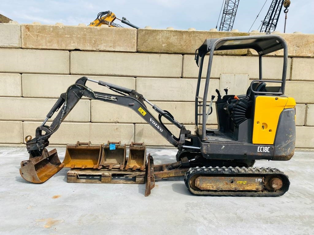 Volvo EC 18 C - حفار صغير: صورة 1 Volvo EC 18 C - حفار صغير: صورة 1