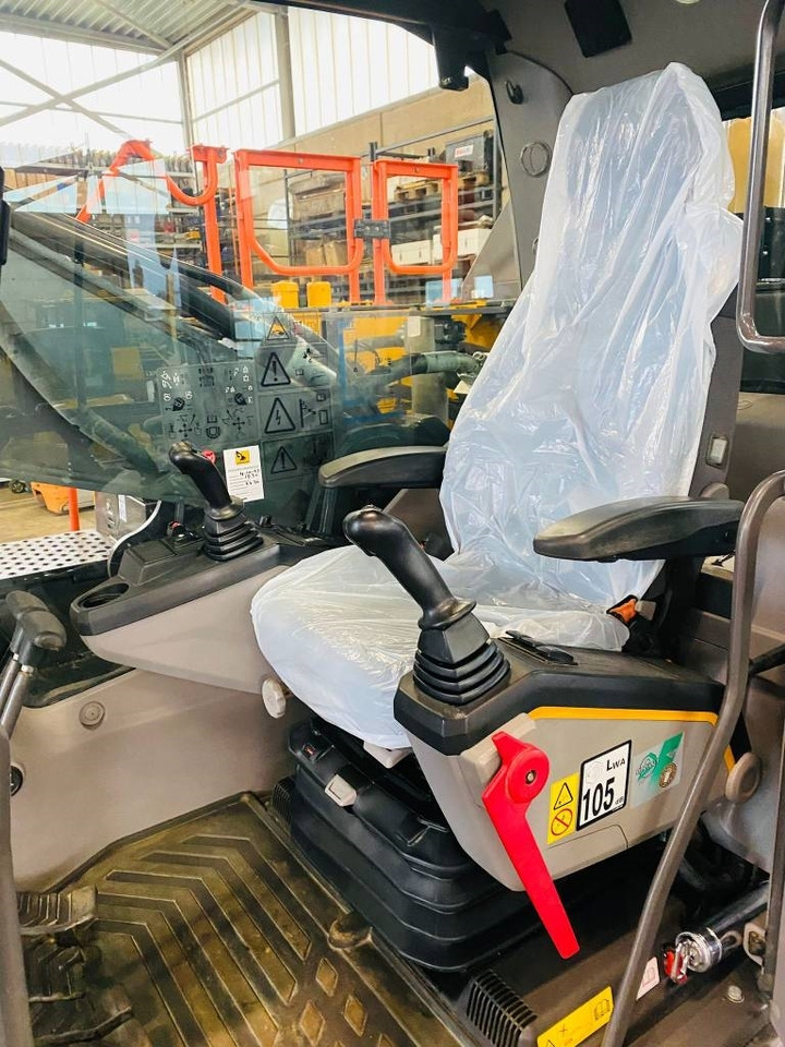 حفار زاحف Volvo ec350el: صورة 7