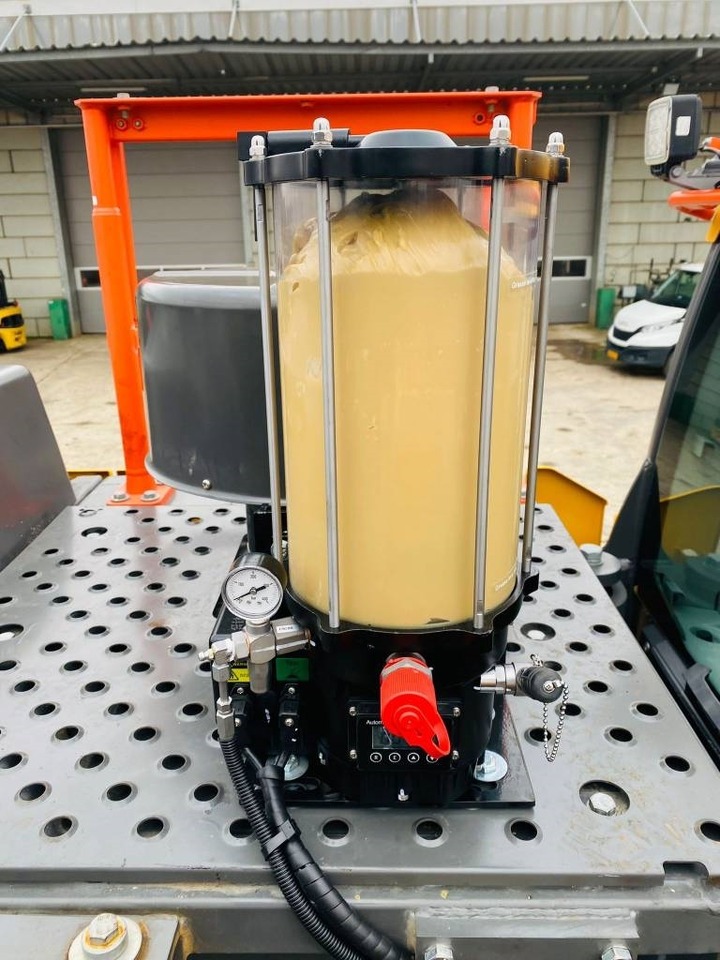 حفار زاحف Volvo ec350el: صورة 9