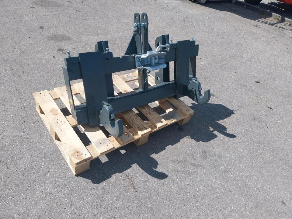Adapter Giant Hoflader auf 3 Punkt Kat II Palettengabel Radlader - مشعبات - اللودر بعجل: صورة 1 Adapter Giant Hoflader auf 3 Punkt Kat II Palettengabel Radlader - مشعبات - اللودر بعجل: صورة 1