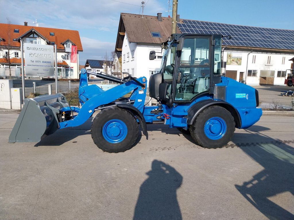 CAT 907H - اللودر بعجل: صورة 1 CAT 907H - اللودر بعجل: صورة 1