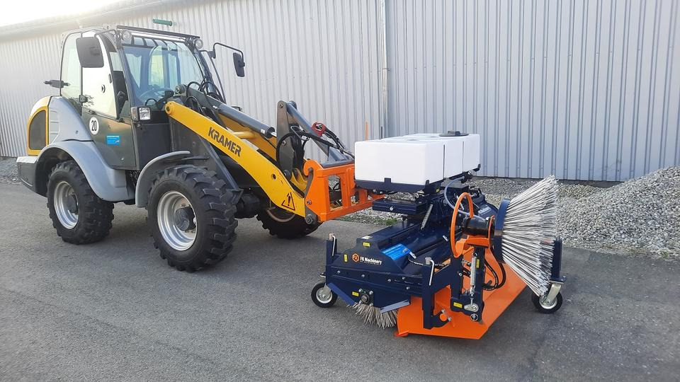 Kehrmaschine Kramer 1,2, 1,5, 1,8 2,3 2,8m Euro Radlader Hoflader - مقشة: صورة 4 Kehrmaschine Kramer 1,2, 1,5, 1,8 2,3 2,8m Euro Radlader Hoflader - مقشة: صورة 4