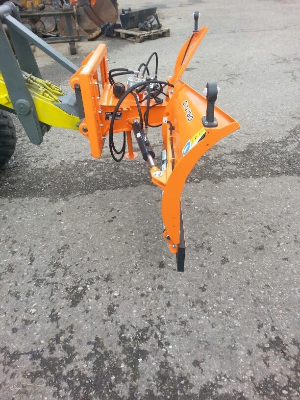 Schneeschild V 1,8m Samasz Schlepper Radlader Hoflader Frontlader - كاسحة ثلوج: صورة 3 Schneeschild V 1,8m Samasz Schlepper Radlader Hoflader Frontlader - كاسحة ثلوج: صورة 3