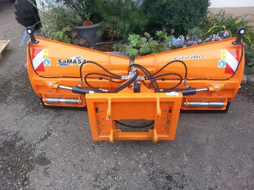Schneeschild V 1,8m Samasz Schlepper Radlader Hoflader Frontlader - كاسحة ثلوج: صورة 2 Schneeschild V 1,8m Samasz Schlepper Radlader Hoflader Frontlader - كاسحة ثلوج: صورة 2