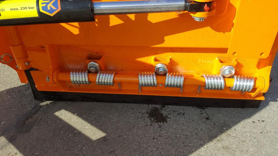 Schneeschild Vario 1,8m Schlepper Radlader Hoflader Kramer - كاسحة ثلوج: صورة 5 Schneeschild Vario 1,8m Schlepper Radlader Hoflader Kramer - كاسحة ثلوج: صورة 5