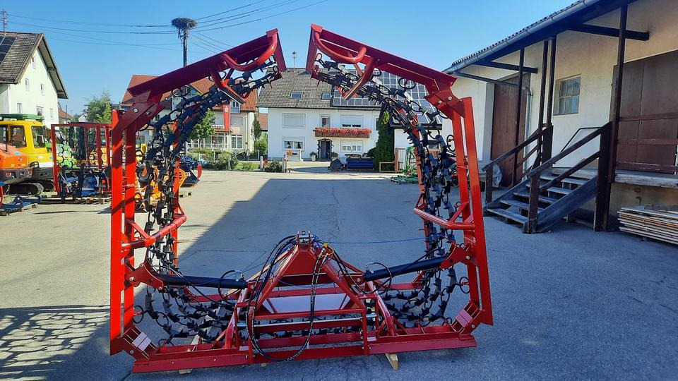 Wiesenegge 6 - 8m Wiesenstriegel Wiesenschleppe Schlepper - مسفلة ذات جنزير: صورة 5 Wiesenegge 6 - 8m Wiesenstriegel Wiesenschleppe Schlepper - مسفلة ذات جنزير: صورة 5