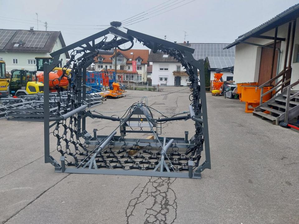 Wiesenegge 6 - 8m Wiesenstriegel Wiesenschleppe Schlepper - مسفلة ذات جنزير: صورة 5 Wiesenegge 6 - 8m Wiesenstriegel Wiesenschleppe Schlepper - مسفلة ذات جنزير: صورة 5