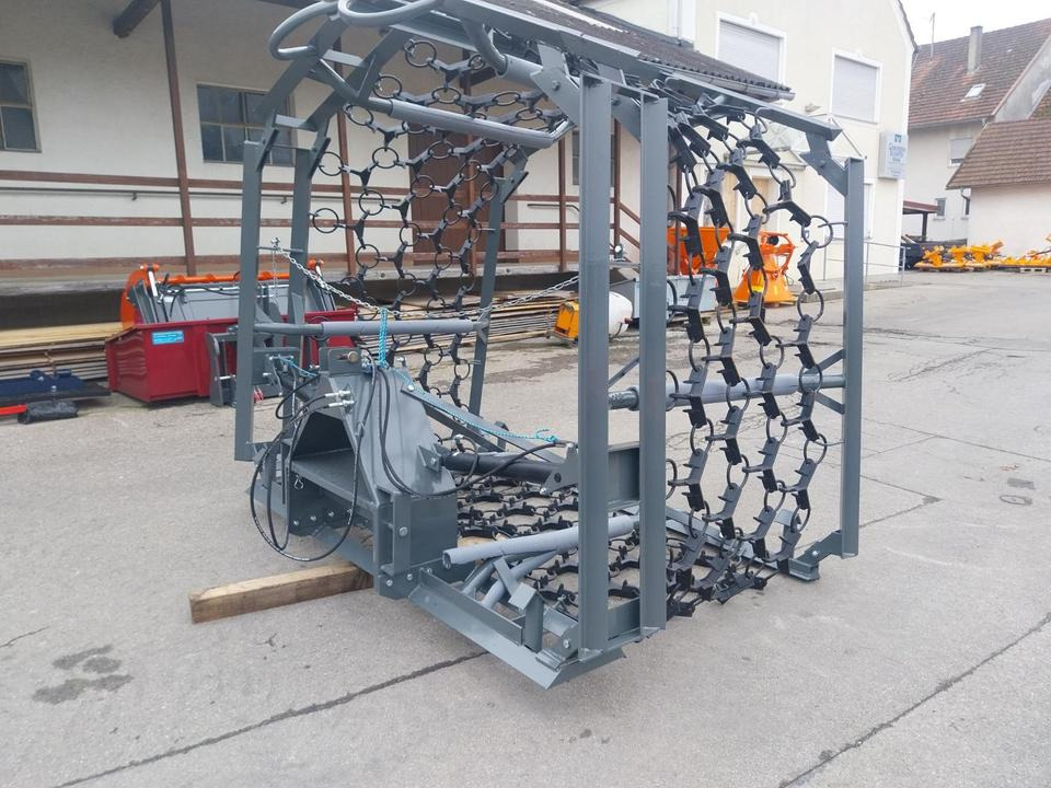 Wiesenegge 6 - 8m Wiesenstriegel Wiesenschleppe Schlepper - مسفلة ذات جنزير: صورة 4 Wiesenegge 6 - 8m Wiesenstriegel Wiesenschleppe Schlepper - مسفلة ذات جنزير: صورة 4