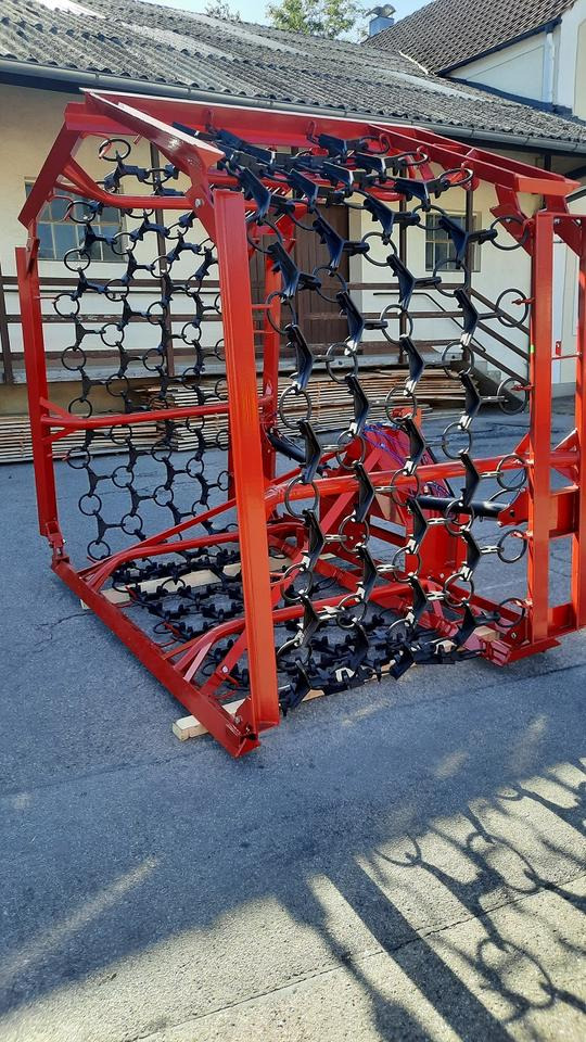 Wiesenegge 6 - 8m Wiesenstriegel Wiesenschleppe Traktor Egge - مسفلة ذات جنزير: صورة 4 Wiesenegge 6 - 8m Wiesenstriegel Wiesenschleppe Traktor Egge - مسفلة ذات جنزير: صورة 4