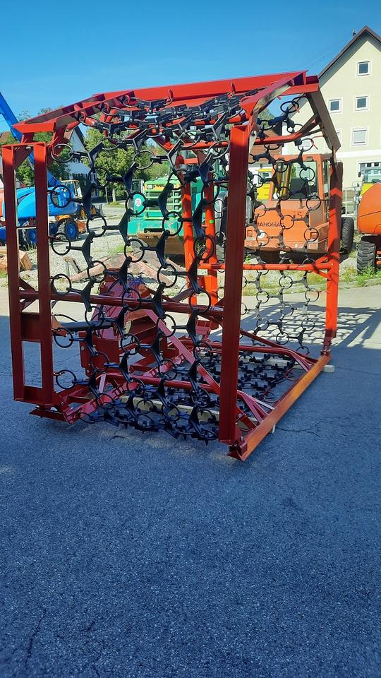 Wiesenegge 6 - 8m Wiesenstriegel Wiesenschleppe Traktor Egge - مسفلة ذات جنزير: صورة 3 Wiesenegge 6 - 8m Wiesenstriegel Wiesenschleppe Traktor Egge - مسفلة ذات جنزير: صورة 3
