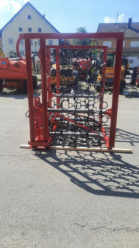 Wiesenegge 6 - 8m Wiesenstriegel Wiesenschleppe Traktor John deer - مسفلة ذات جنزير: صورة 2 Wiesenegge 6 - 8m Wiesenstriegel Wiesenschleppe Traktor John deer - مسفلة ذات جنزير: صورة 2