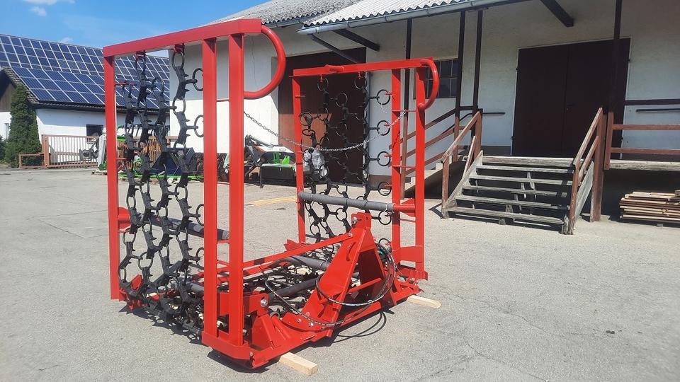 Neue Wiesenegge 6m hydraulisch Wiesenschleppe Fendt Schlepper - مسفلة ذات جنزير: صورة 1 Neue Wiesenegge 6m hydraulisch Wiesenschleppe Fendt Schlepper - مسفلة ذات جنزير: صورة 1