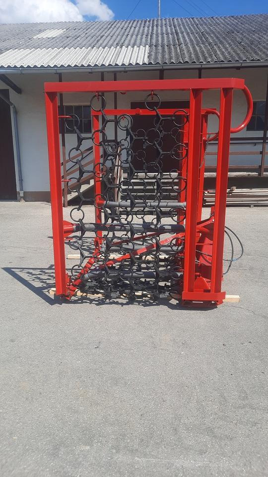 Neue Wiesenegge 6m hydraulisch Wiesenschleppe Fendt Schlepper - مسفلة ذات جنزير: صورة 5 Neue Wiesenegge 6m hydraulisch Wiesenschleppe Fendt Schlepper - مسفلة ذات جنزير: صورة 5