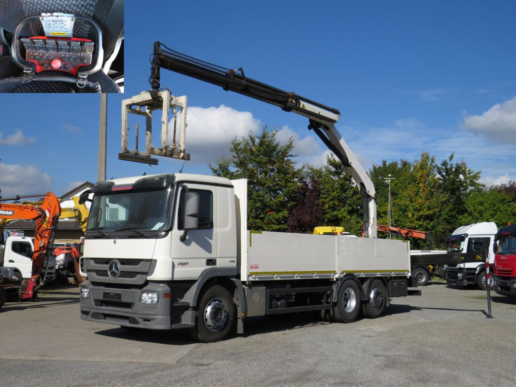 MERCEDES-BENZ Actros 2541 L6x2 Pritsche Heckkran Funk - شاحنات مسطحة, شاحنة كرين: صورة 1 MERCEDES-BENZ Actros 2541 L6x2 Pritsche Heckkran Funk - شاحنات مسطحة, شاحنة كرين: صورة 1