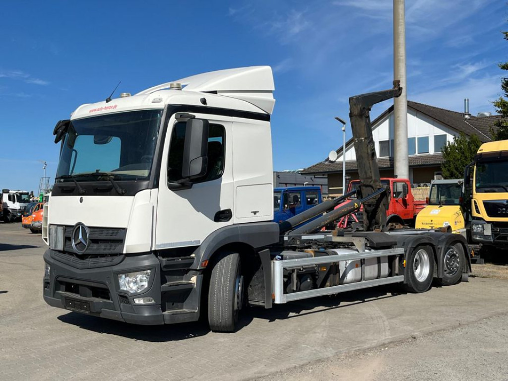 MERCEDES-BENZ Actros 2543 L 6x2 Abrollkipper MeillerLenk Lift - شاحنة برافعة خطافية: صورة 1 MERCEDES-BENZ Actros 2543 L 6x2 Abrollkipper MeillerLenk Lift - شاحنة برافعة خطافية: صورة 1