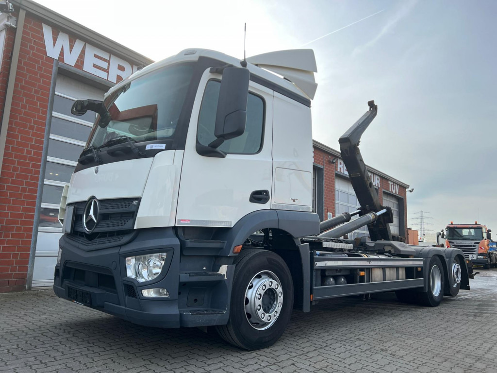 MERCEDES-BENZ Actros neu 2543 L 6x2 Abrollkipper Meiller Funk - شاحنة برافعة خطافية: صورة 1 MERCEDES-BENZ Actros neu 2543 L 6x2 Abrollkipper Meiller Funk - شاحنة برافعة خطافية: صورة 1
