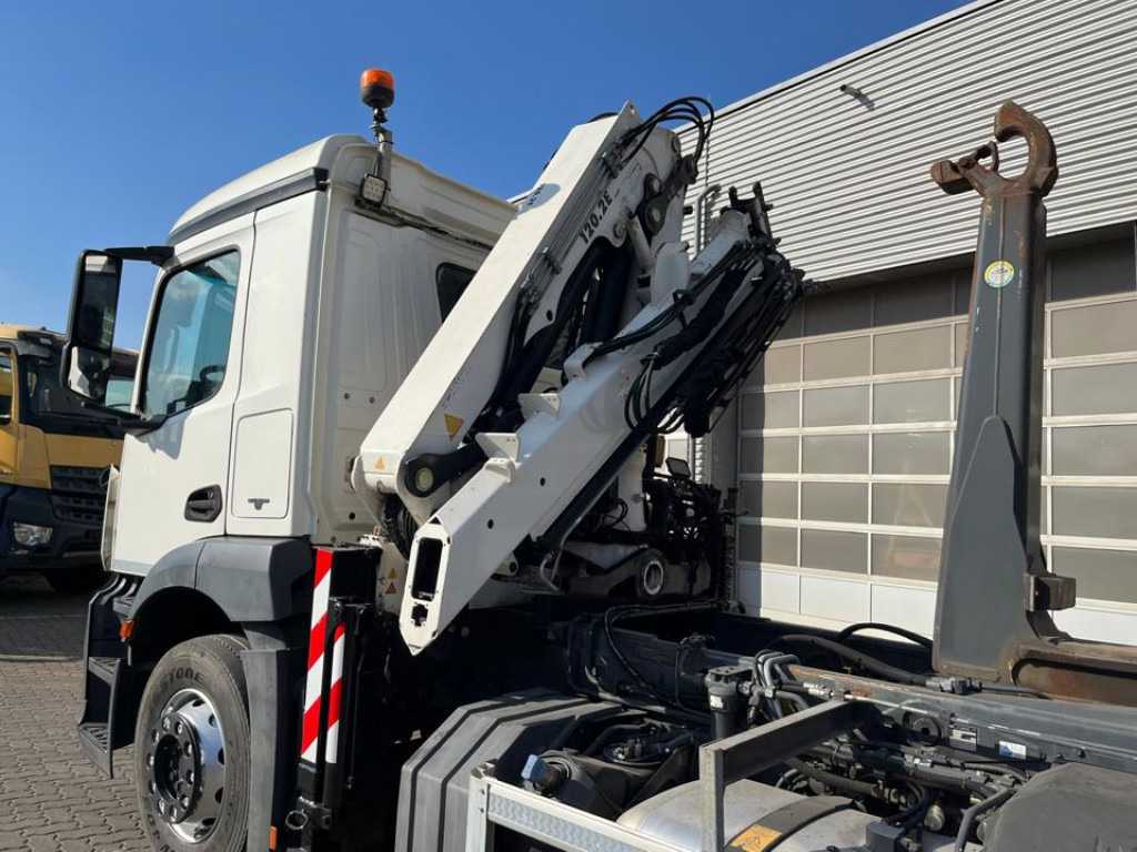 MERCEDES-BENZ Antos 2543 L 6x2 Abrollkipper mit Kran Funk+Greiferst. - شاحنة برافعة خطافية, شاحنة كرين: صورة 5 MERCEDES-BENZ Antos 2543 L 6x2 Abrollkipper mit Kran Funk+Greiferst. - شاحنة برافعة خطافية, شاحنة كرين: صورة 5