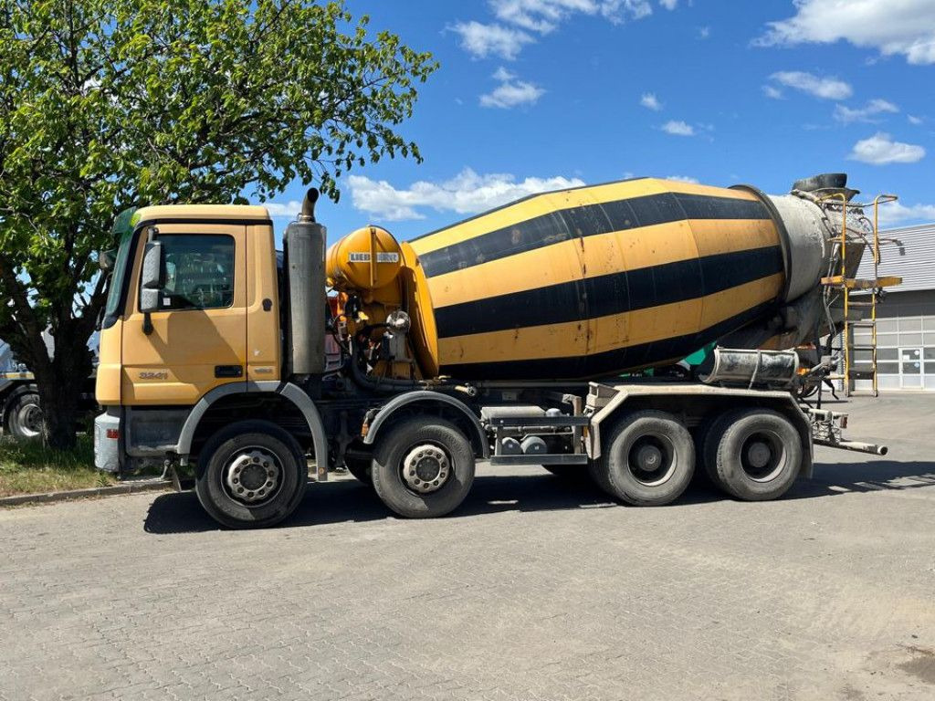 Mercedes-Benz Actros 3241 B 8x4 Betonmischer Liebherr, Deutsc - شاحنة برافعة خطافية: صورة 3 Mercedes-Benz Actros 3241 B 8x4 Betonmischer Liebherr, Deutsc - شاحنة برافعة خطافية: صورة 3