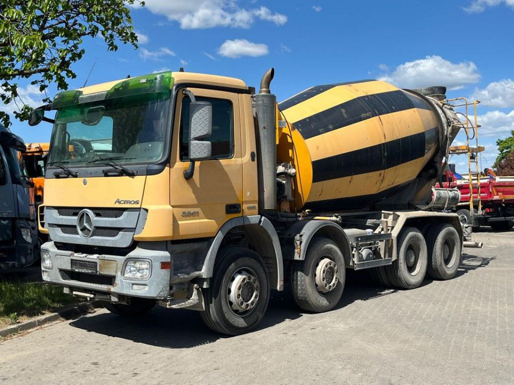 Mercedes-Benz Actros 3241 B 8x4 Betonmischer Liebherr, Deutsc - شاحنة برافعة خطافية: صورة 1 Mercedes-Benz Actros 3241 B 8x4 Betonmischer Liebherr, Deutsc - شاحنة برافعة خطافية: صورة 1