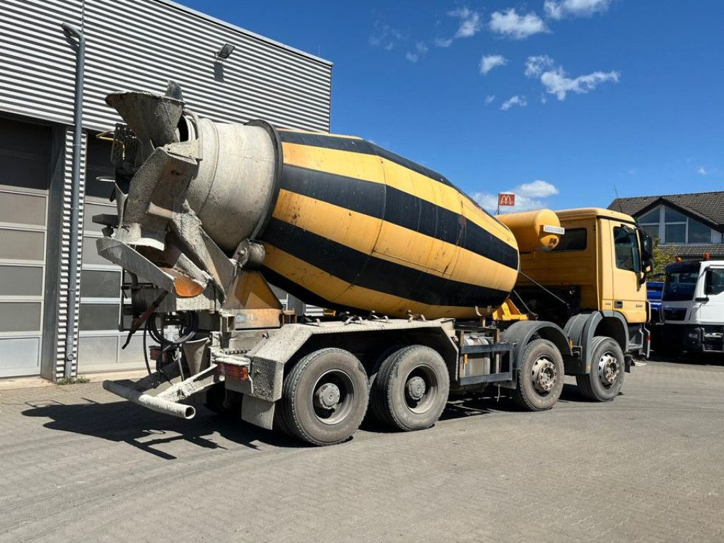 Mercedes-Benz Actros 3241 B 8x4 Betonmischer Liebherr, Deutsc - شاحنة برافعة خطافية: صورة 4 Mercedes-Benz Actros 3241 B 8x4 Betonmischer Liebherr, Deutsc - شاحنة برافعة خطافية: صورة 4