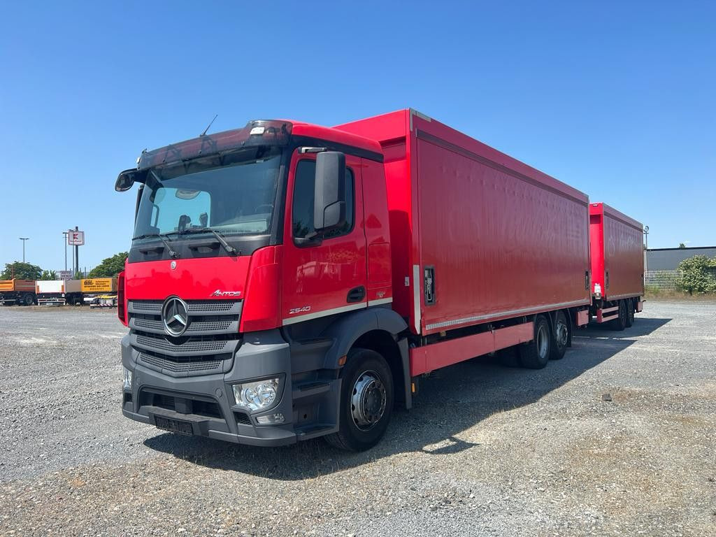 Mercedes-Benz Antos 2540 L 6x2 Pritsche LBW Mercedes-Benz Antos 2540 L 6x2 Pritsche LBW Coca Cola Getränke - شاحنة ذات ستائر جانبية: صورة 1 Mercedes-Benz Antos 2540 L 6x2 Pritsche LBW Mercedes-Benz Antos 2540 L 6x2 Pritsche LBW Coca Cola Getränke - شاحنة ذات ستائر جانبية: صورة 1