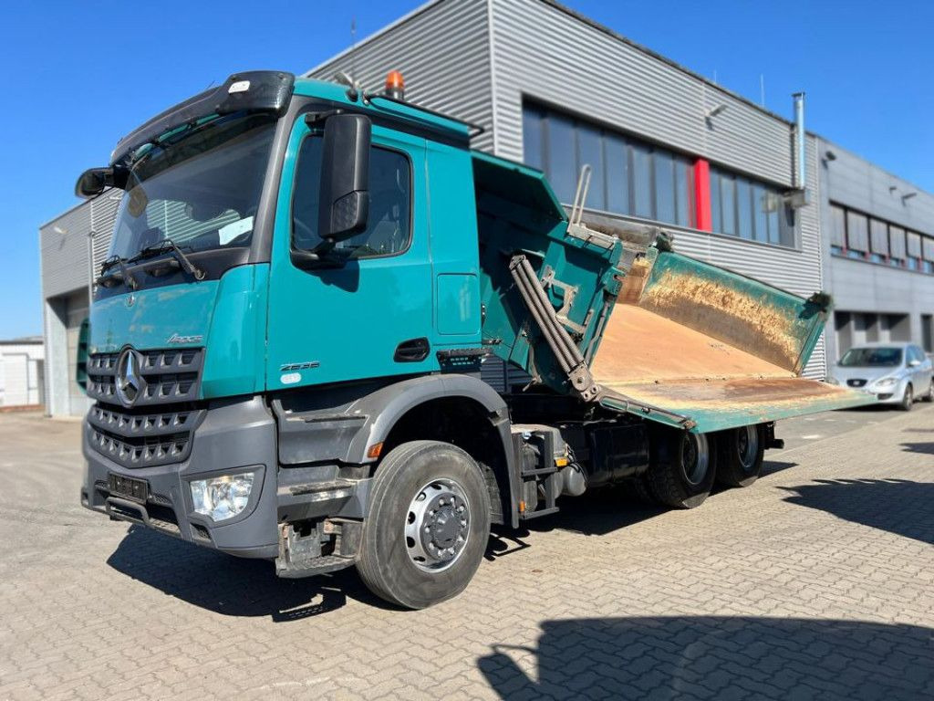 Mercedes-Benz Arocs 2636 6x6 HAD 3-Achs Allradkipper Meiller Mercedes-Benz Arocs 2636 6x6 HAD 3-Achs Allradkipper Meiller - شاحنة قلاب: صورة 1 Mercedes-Benz Arocs 2636 6x6 HAD 3-Achs Allradkipper Meiller Mercedes-Benz Arocs 2636 6x6 HAD 3-Achs Allradkipper Meiller - شاحنة قلاب: صورة 1