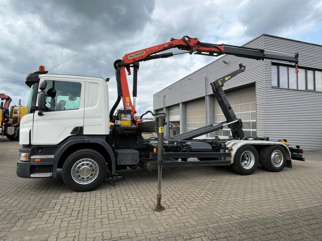 Scania P 360 6x2 Abrollkipper mit Kran Lift/Lenkachse Scania P 360 6x2 Abrollkipper mit Kran Lift/Lenkachse - شاحنة برافعة خطافية, شاحنة كرين: صورة 3 Scania P 360 6x2 Abrollkipper mit Kran Lift/Lenkachse Scania P 360 6x2 Abrollkipper mit Kran Lift/Lenkachse - شاحنة برافعة خطافية, شاحنة كرين: صورة 3
