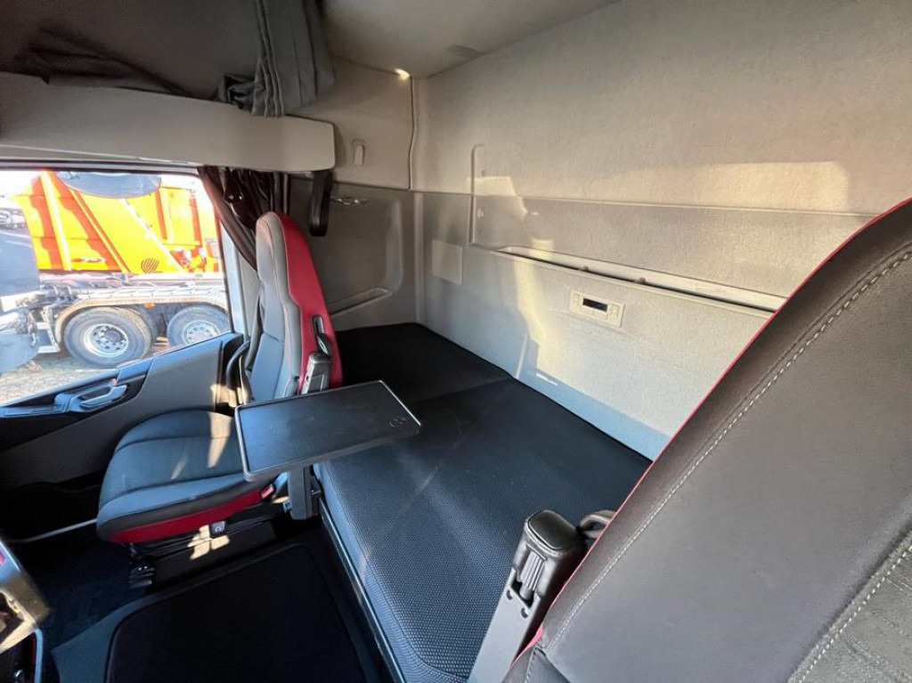 VOLVO (S) Truck FH 500 6x2 Abrollkipper Funkfernbedienung - شاحنة برافعة خطافية: صورة 4 VOLVO (S) Truck FH 500 6x2 Abrollkipper Funkfernbedienung - شاحنة برافعة خطافية: صورة 4
