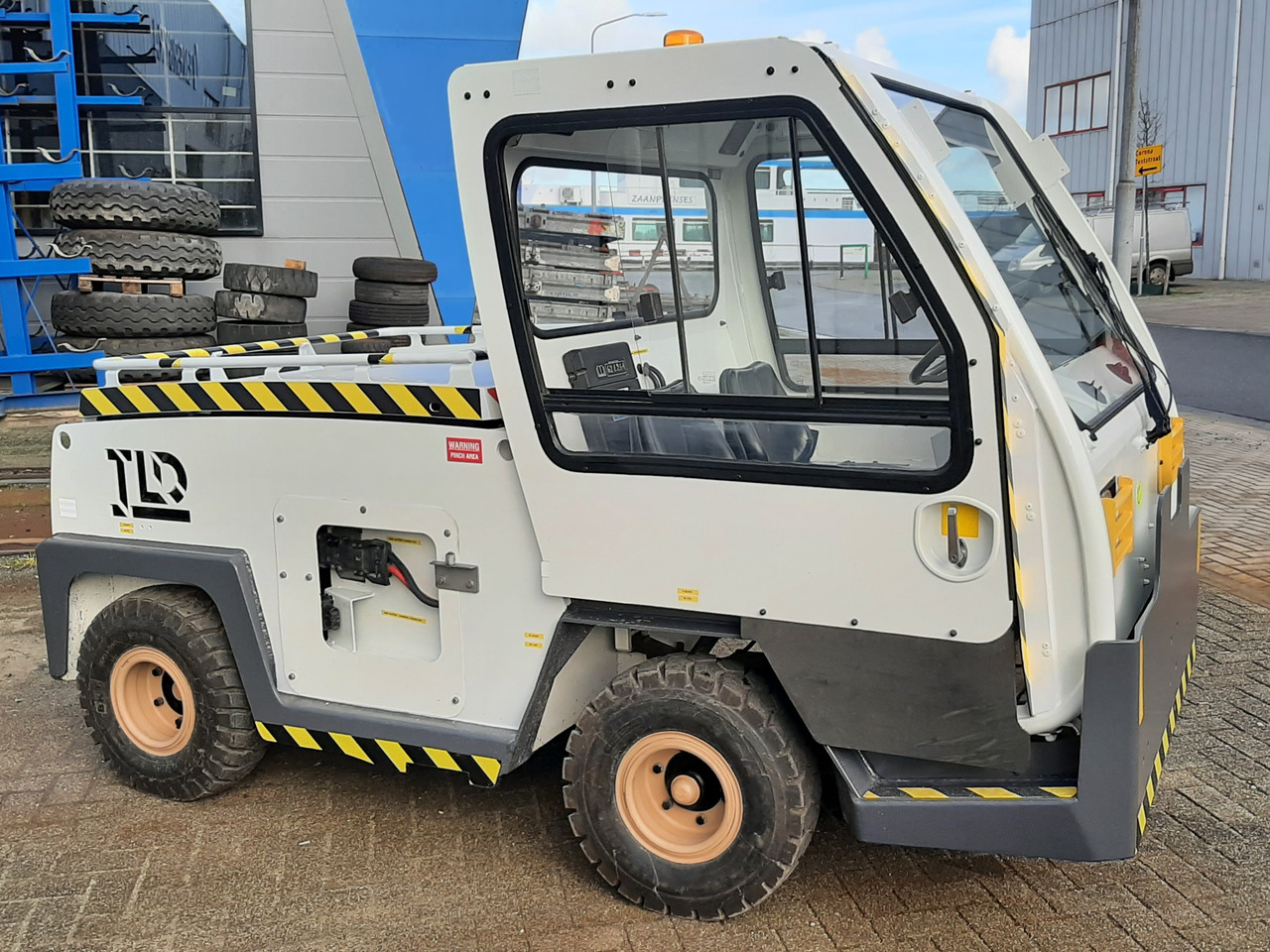 Baggage tractor TLD - جرارات الأمتعة: صورة 1 Baggage tractor TLD - جرارات الأمتعة: صورة 1