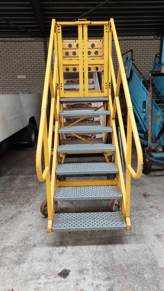 Maintenance Stairs SPS OT-7 - سلالم الطائرة: صورة 3 Maintenance Stairs SPS OT-7 - سلالم الطائرة: صورة 3