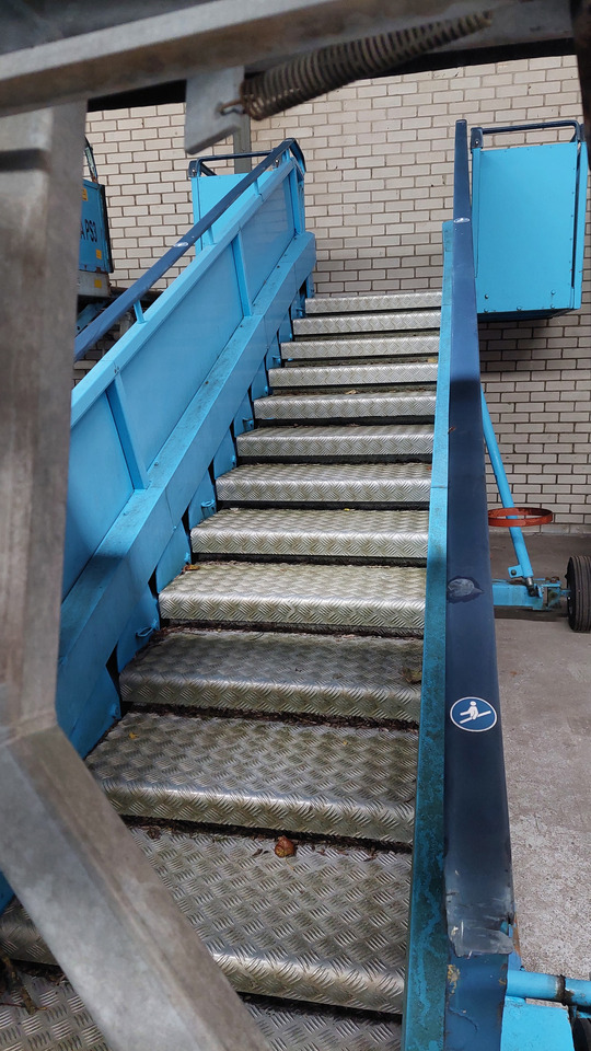 Passenger Stairs SACO 2-2.80 - سلالم الطائرة: صورة 2 Passenger Stairs SACO 2-2.80 - سلالم الطائرة: صورة 2