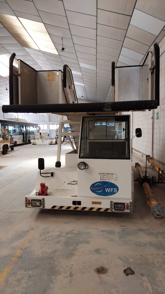 TG-2244 TEMG Passenger stairs - سلالم الطائرة: صورة 2 TG-2244 TEMG Passenger stairs - سلالم الطائرة: صورة 2