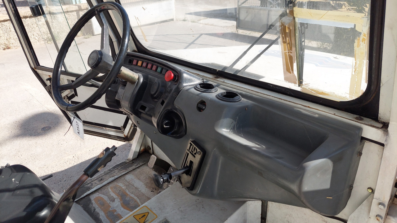 TLD TMX-30 tractor - جرارات الأمتعة: صورة 5 TLD TMX-30 tractor - جرارات الأمتعة: صورة 5