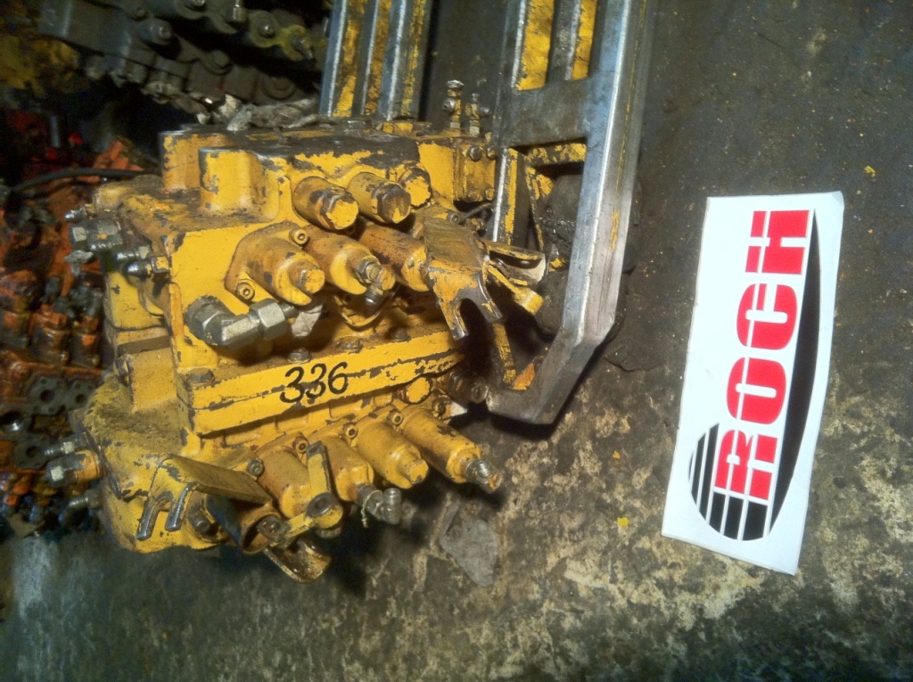KOMATSU 9Y14N - 9 SEKCYJNY - صمام هيدروليكي - آلات الإنشاء: صورة 1 KOMATSU 9Y14N - 9 SEKCYJNY - صمام هيدروليكي - آلات الإنشاء: صورة 1