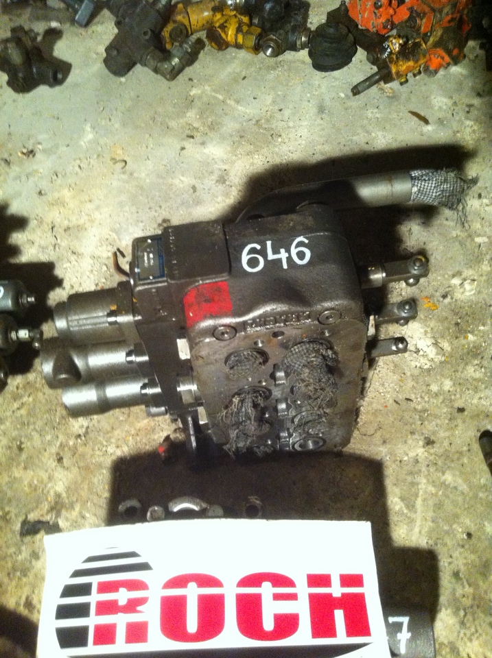 KRACHT MB 253 1301602/2 431745 51 4F9 - 3 SEKCYJNY - صمام هيدروليكي - آلات الإنشاء: صورة 1 KRACHT MB 253 1301602/2 431745 51 4F9 - 3 SEKCYJNY - صمام هيدروليكي - آلات الإنشاء: صورة 1