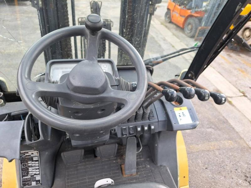 رافعة شوكية تعمل بالغاز Caterpillar GP25N: صورة 8