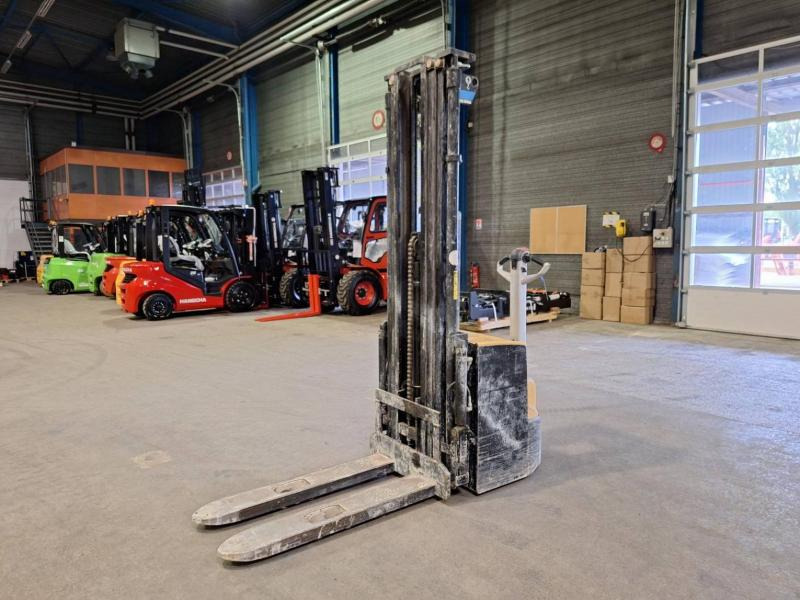 Caterpillar NSP16N2 - آلة تكديس: صورة 5 Caterpillar NSP16N2 - آلة تكديس: صورة 5