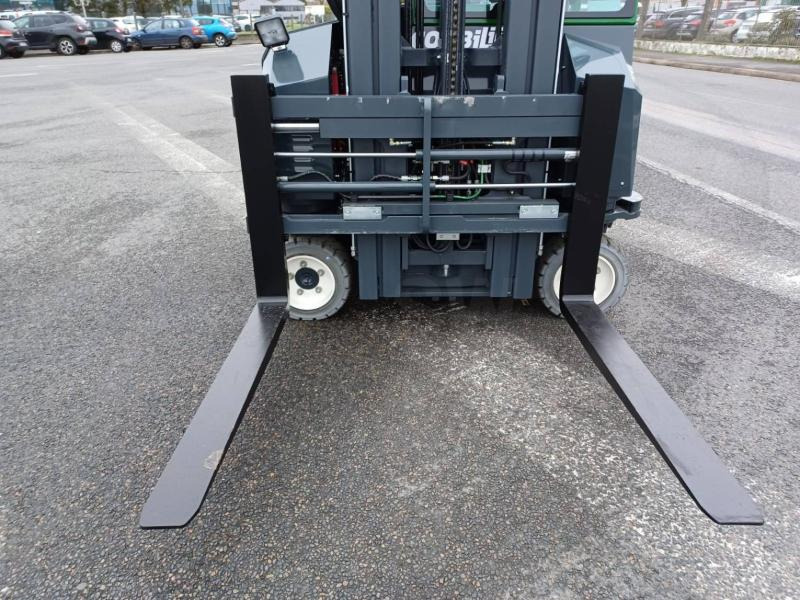 رافعة شوكية للوصول للأماكن الضيقة ب4 اتجاهات Combilift CBE3000: صورة 9