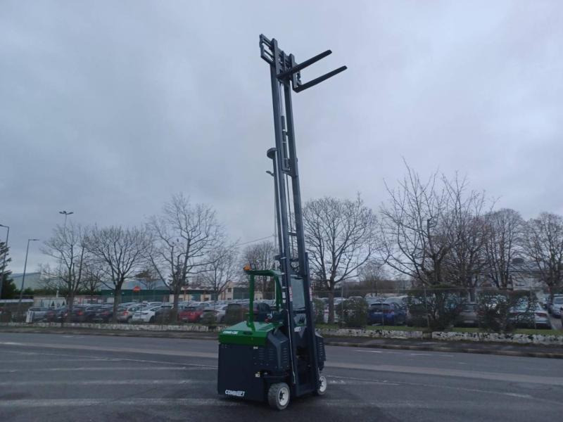 رافعة شوكية للوصول للأماكن الضيقة ب4 اتجاهات Combilift CBE3000: صورة 7
